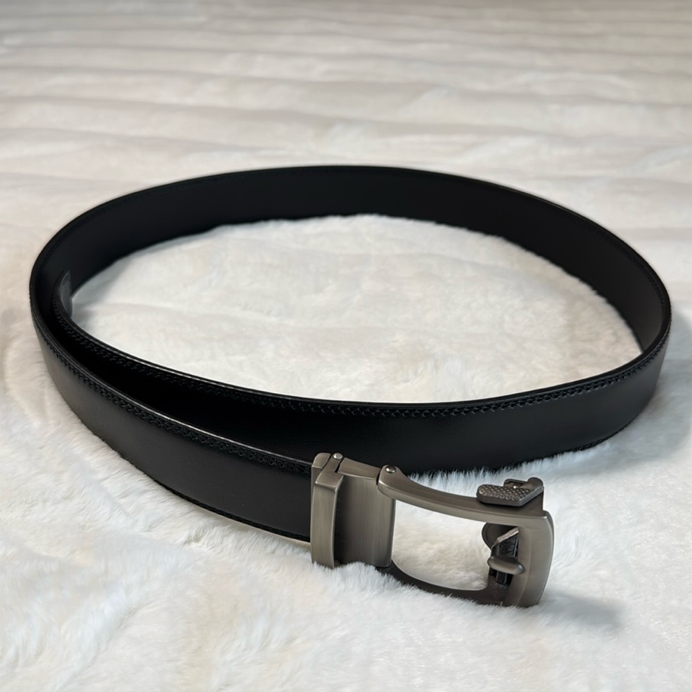 Men’s belt in NWOT condition
